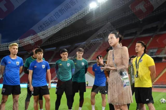 v体育-泰国美女领队开出300万赢球奖 国足36强赛无奖金