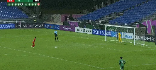 v体育-点球第七轮，裴俊瑞罚丢，阮清闲命中，越南获胜