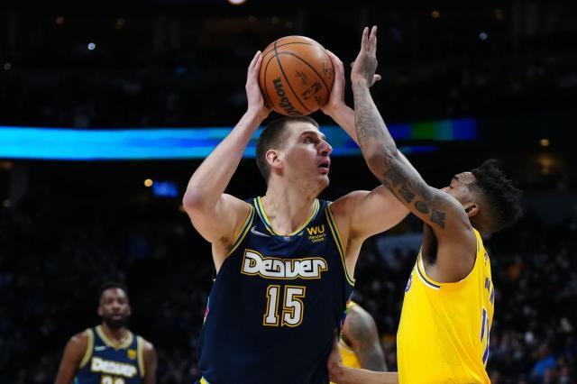 1642310460172006591.jpg 湖人小阵容被约基奇反噬 糟糕防守令他们难撼强敌