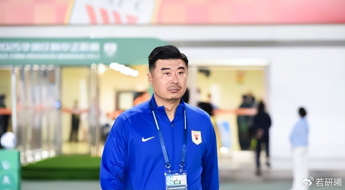 v站体育-马德鲁加曾被视为鲁能离队热门，如今为何依然没走，原因找到了|阿尔瓦罗|洛佩斯|本菲卡足球俱乐部|山东泰山|克雷桑_新浪体育_新浪新闻