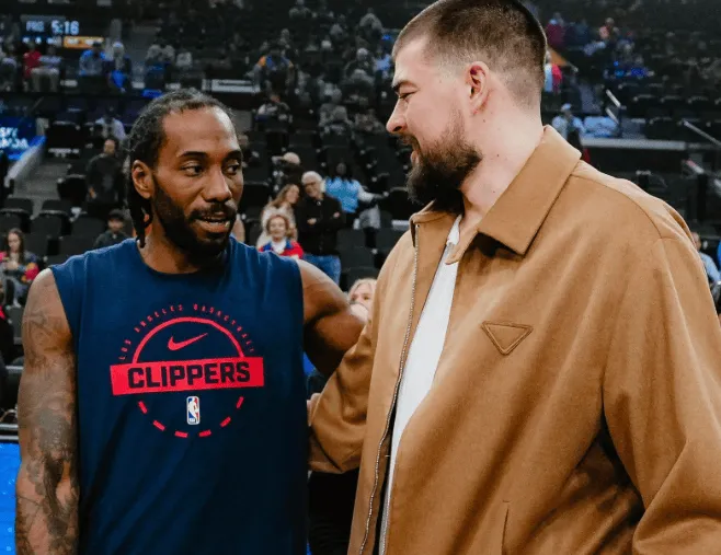 快船半场63-51领先步行者，伦纳德20分&amp;amp;西亚卡姆21分