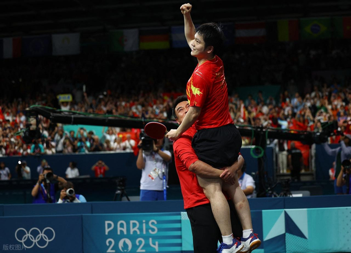v站体育-从巴黎奥运金牌到伦敦世乒赛弃权！樊振东这2年，到底经历了什么|乒协|国乒|巴黎奥运会|wtt赛事|男单决赛_新浪体育_新浪新闻