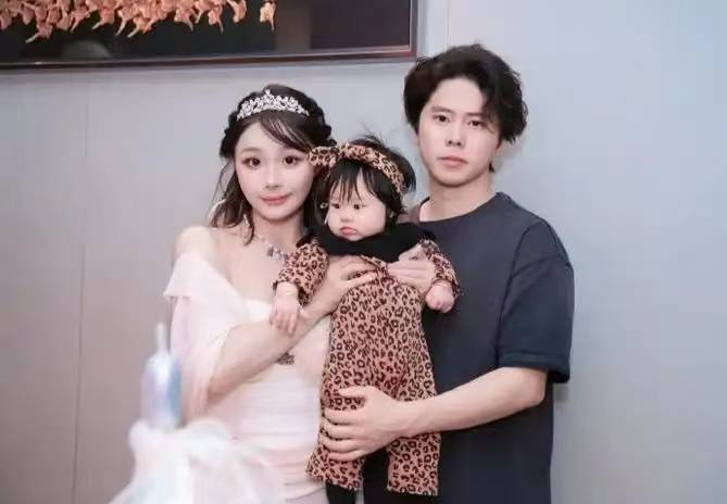 v站-体操女神芦玉菲：比刘璇还美，25岁悄然成妈妈，孩子父亲竟是他！|全运会|亚运会|运动员|赛场|粉丝_新浪体育_新浪新闻